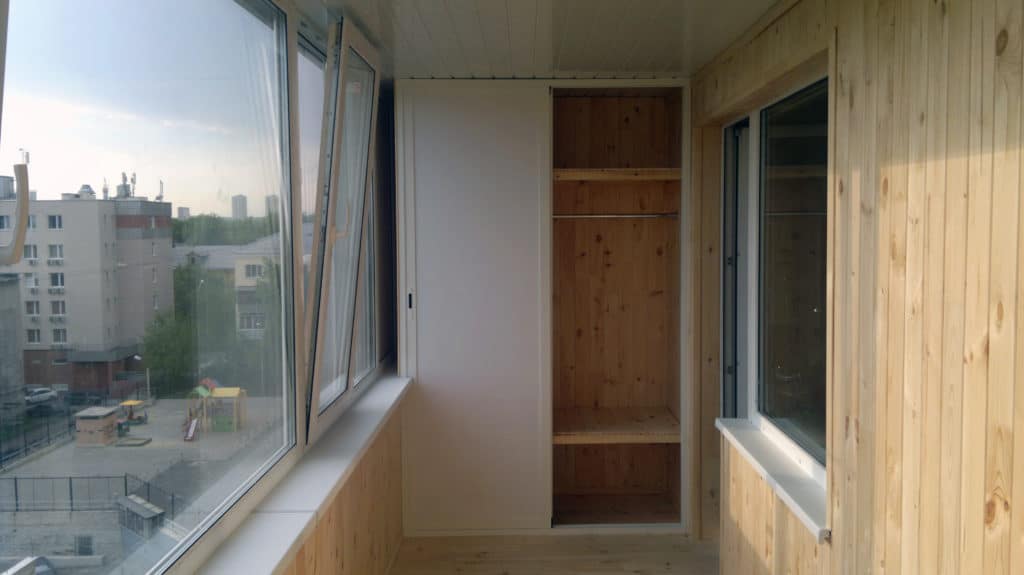 Остекление балкона, теплое остекление, встроенный шкаф
